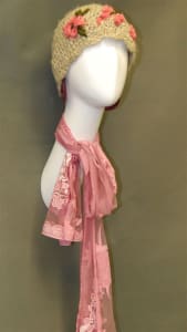 Wall Mounted Abstract Female Display Head with Long Neck in Glossy White