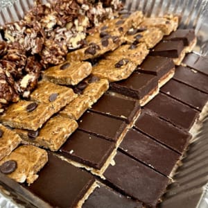 Assorted Snack Platter (Large - Feeds 18/20 People)