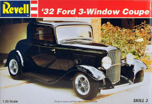 Box art of Revell scale model 1932 Ford 3-window coupe uses a photograph of an actual car painted black.