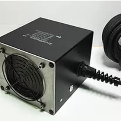 Hornet 45 GA aircraft cockpit heater with stainless steel heating modules, compact housing, 40-foot weatherproof cord, and carrying bag.