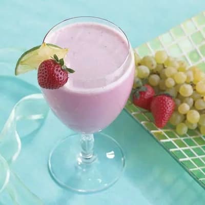 Seven packets for making mouth watering pink strawberry smoothies packed with protein and low in calories.