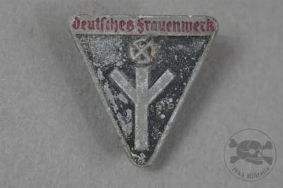 Original German WWII Deutsches Frauenwerk Member Badge