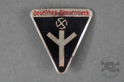 Original German WWII Deutsches Frauenwerk Member Badge