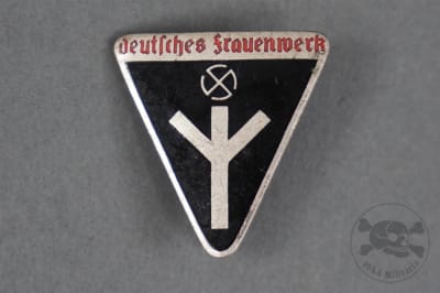 Original German WWII Deutsches Frauenwerk Member Badge