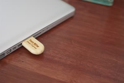 Engraved Bamboo USB Drive 8 GB of Memory