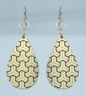 18g Earrings - Gold Acrylic - Bishamon Kikko Drop