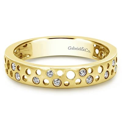 This 14k yellow gold ring features a shimmering set of diamonds.