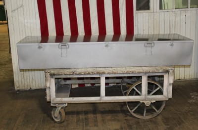 square ziegler case
square corners and top.
20 gauge steel with silver hammertex finish.
