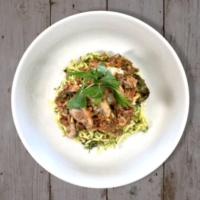 Grass fed ground beef sauteed with fresh garlic, onions, peppers, mushrooms and spinach blended with our homemade tomato sauce paired over our oven baked garlic zoodles. Comfort food with a healthy twist. All the flavor none of the guilt!
