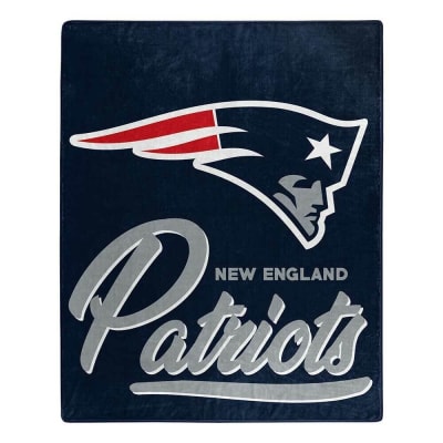 NEW ENGLAND PATRIOTS 50"x 60" SIGNATURE DESIGN PLUSH BLANKET