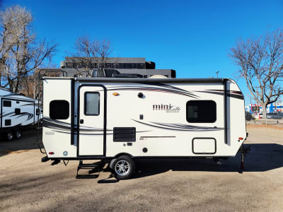 2016 FOREST RIVER MINI LITE 1907 TRAVEL TRAILER