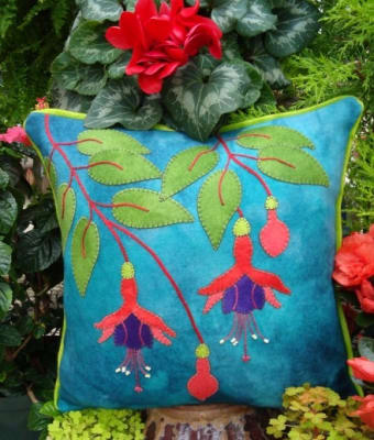 Fuschia Fancy Wool Applique Throw Pillow PATTERN