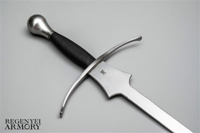 One-handed Trainer, Regenyei Armoury