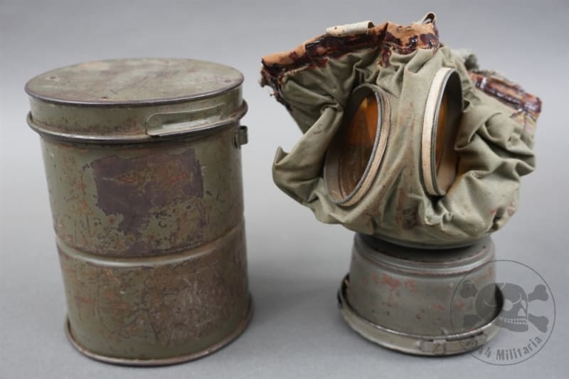 Original Imperial German WWI M1915 Gasmask With Filter And Canister