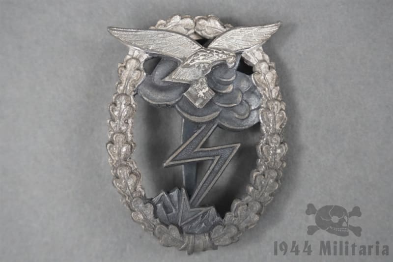 Original German WWII Luftwaffe Ground Assault Badge (Erdkampfabzeichen der Luftwaffe)