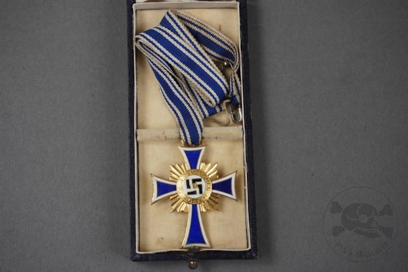 Original German WWII Motherâ€™s Cross in Gold With Case by Deumer