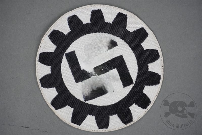 Unissued Original German WWII Deutsche Arbeitsfront Sport Shirt Patch