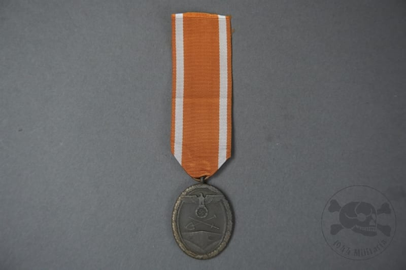 Original German WWII German Defense Wall (West Wall) Medal