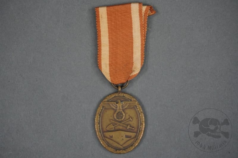 Original German WWII German Defense Wall (West Wall) Medal