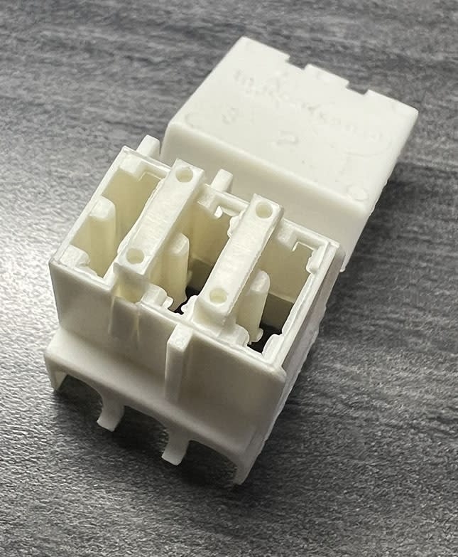 979555 CONNECTOR HOUSING 3P 6252010700