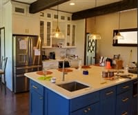 Discover kitchen cabinet color trends: chic palettes for your space