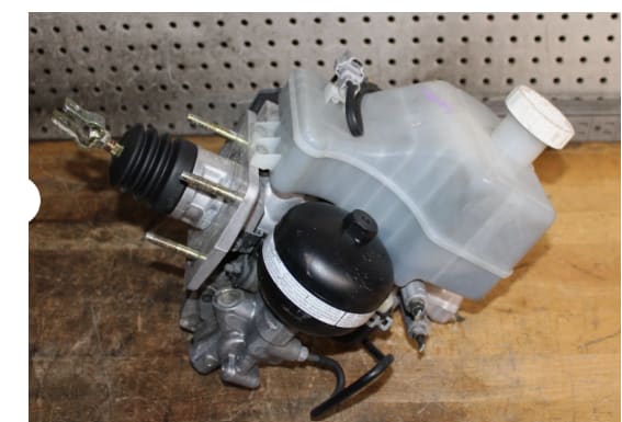 2001 Mitsubishi Montero | brake booster