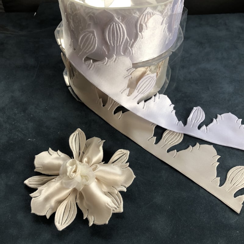Pisa Ribbon Flower Roll