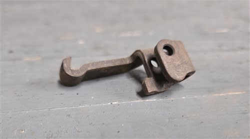 MG-42 cocking handle latch