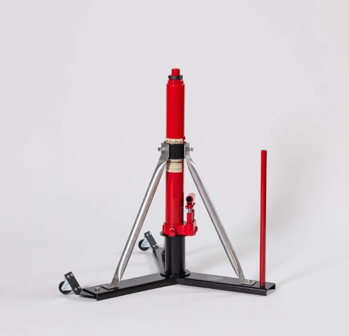 Alpha Aviation low wing aircraft jack Model 332W used in hangar maintenance operations