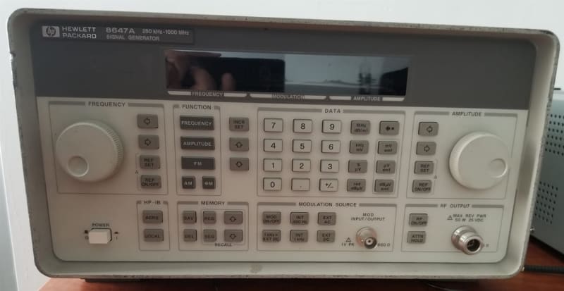 Agilent 8647A - Generador de señal sintetizada 250 kHz a 1000 MHz