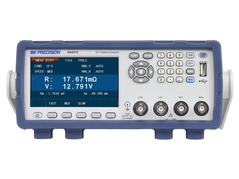BK Precision BA6010 - Probador de baterías con rangos de hasta 60V con precisión del ±0.5%; display de LCD a color. Cuenta con comunicación RS232 y USB