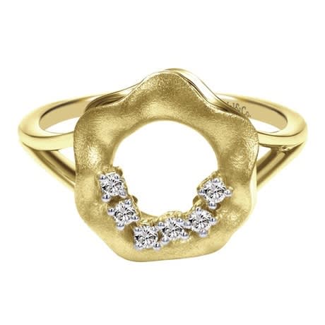 This naturally inspired 14k yellow gold open flower diamond ring shows off with round diamond accents.