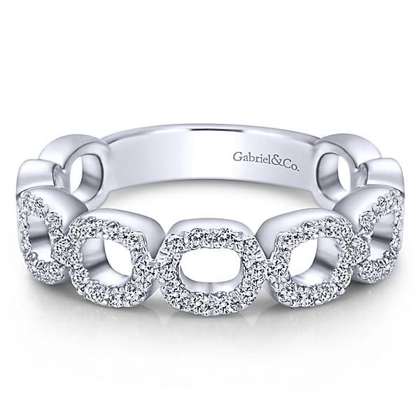 Circular diamond sections are set in diamonds shine over 14k white gold.