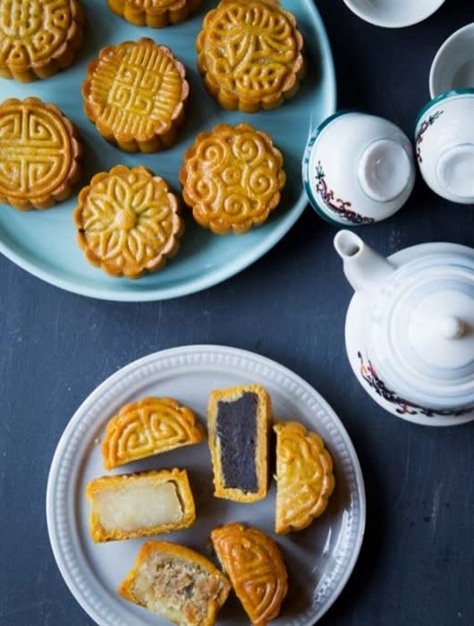 Vegan Mooncake in Red Bean Flavor â€“ Delicious Plant-Based Dessert for Moon Festival
