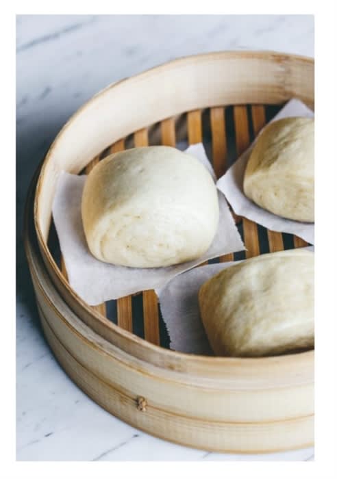 Vegan plain steamed buns (6 pieces) are soft, fluffy, and plant-based, perfect for pairing with savory fillings or enjoying as a simple snack. A delicious addition to any meal.