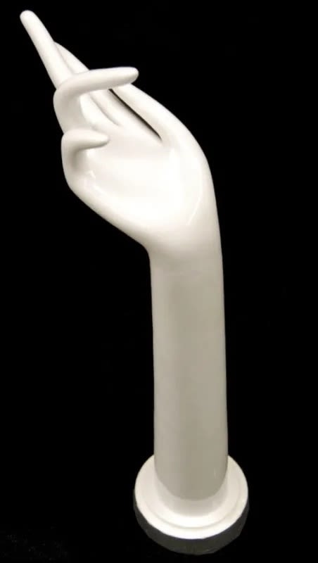 16.5 inch white plastic ladies right display hand with long splayed fingers