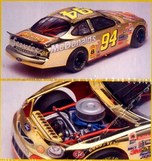 希少　レア　SNAPFAST McDonald’s Taurus マクドナルド 1998 Ford Taurus 'McDonald's' Gold 50th Anniversary' #94