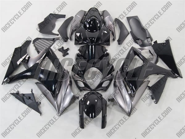 Suzuki GSX-R 1000 Silver Accents/Black Fairings Suzuki GSX-R 1000 Silver Accents/Black Fairings