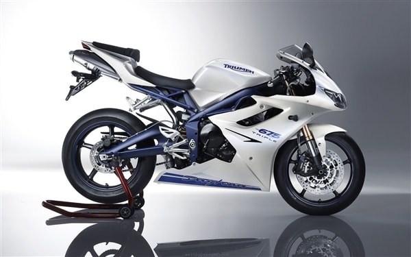 White/Blue Triumph Daytona 675 Fairings White/Blue Triumph Daytona 675 Fairings