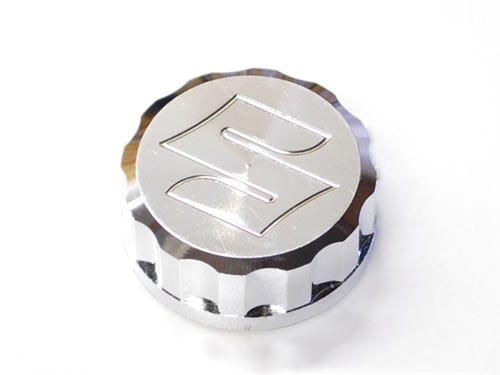 SUZUKI ENGRAVED FRONT BRAKE RESERVOIR CAP CHROME SUZUKI ENGRAVED FRONT BRAKE RESERVOIR CAP CHROME