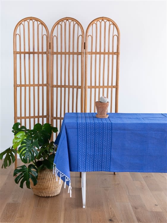 Table covers, Tablecloths, Handmade in Mexico, Oax.  An elegant, heavy cloth Mexican tablecloth. With its origins being from Oaxaca, this magnificent hand-loomed tablecloth radiates with quality craftsmanship.