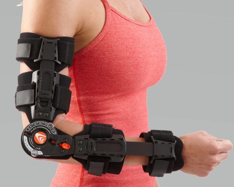 Breg Elbow Support T-ScopeÂ® Standard Right Elbow Black