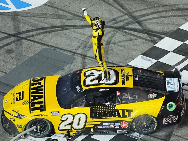CHRISTOPHER BELL 2025 DEWALT ATLANTA RACED WIN 1:24 ELITE DIECAST