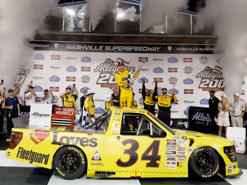 **Preorder** LAYNE RIGGS 2026 LOVE'S/FLEETGUARD NASHVILLE RACED WIN 1:64 ARC DIECAST