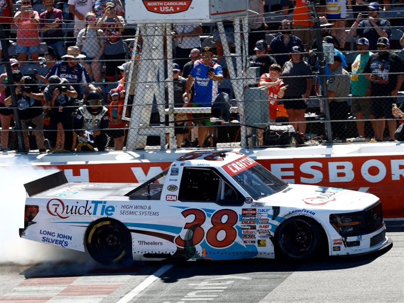 **Preorder** CHANDLER SMITH 2025 QUICKTIE NORTH WILKESBORO TRUCK WIN 1:24 ARC DIECAST