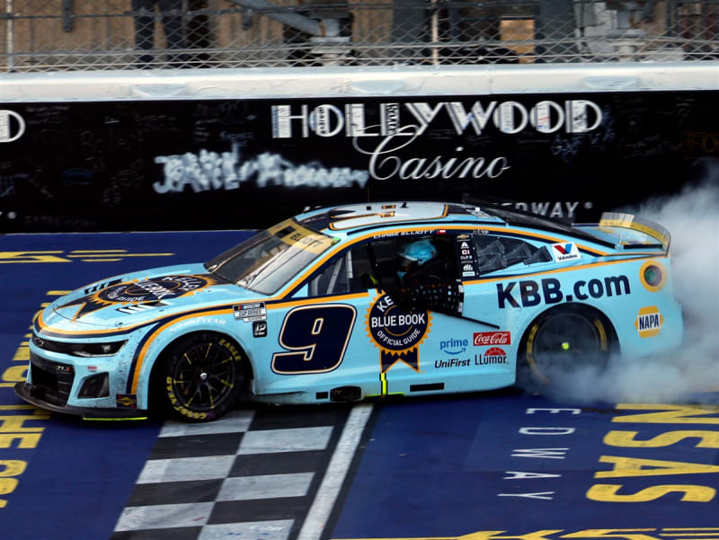 **Preorder** CHASE ELLIOTT 2025 KELLEY BLUE BOOK KANSAS RACED WIN 1:24 COLOR CHROME ARC DIECAST