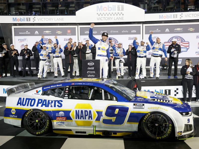 **Preorder** CHASE ELLIOTT 2026 NAPA DUEL RACED WIN 1:64 ARC DIECAST