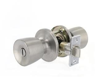 The Valterra L32CS100 Privacy Lock is a knob-style, stainless steel lockset designed for RV (recreational vehicle) interior doors like bathrooms and bedrooms. It provides privacy and emergency access but does not use a key for locking.
