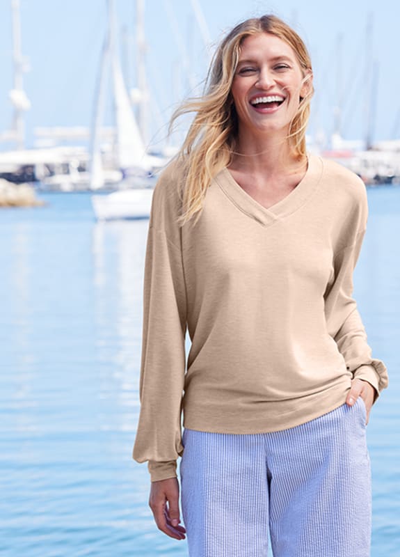 WOMEN.....Long Weekend V-Neck, 751-TM1LD009