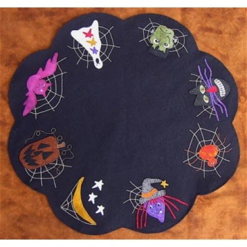 Halloween Table Mat  Wool Applique Quilt Pattern by Primitive Gatherings